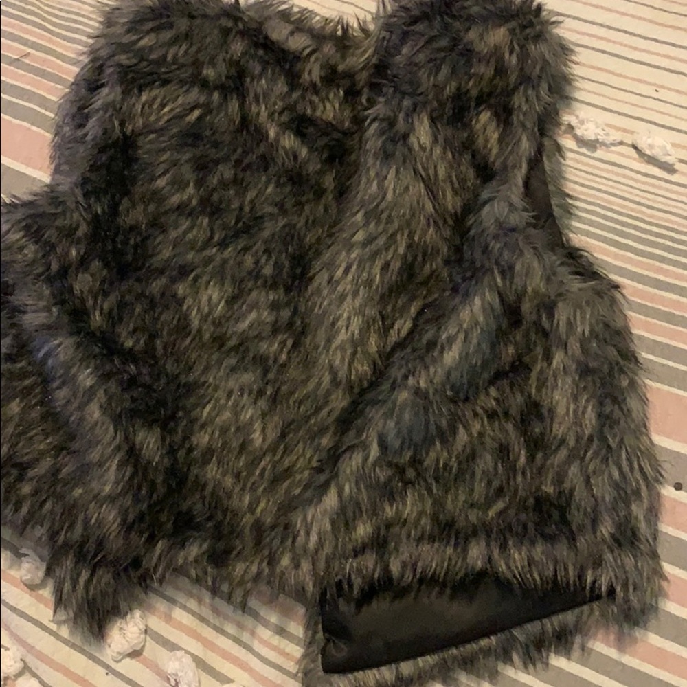 Fuzzy vest - Picture 4 of 5